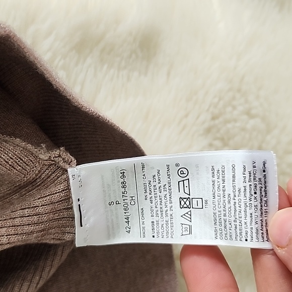 Banana Republic beige off-the-sholder sweater - S - Picture 3 of 3